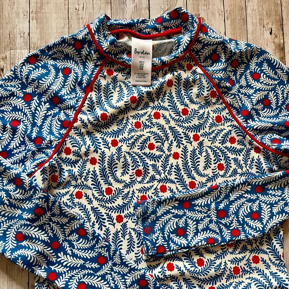 Women’s Boden Long Sleeve Swim Rash Guard Size 8 Red, White, Blue Pattern EUC
